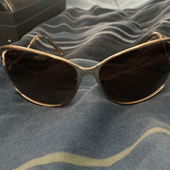 New Bvlgari (Bulgari) Sunglasses w/case dust bag and cleaning cloth - Picture 2 of 11